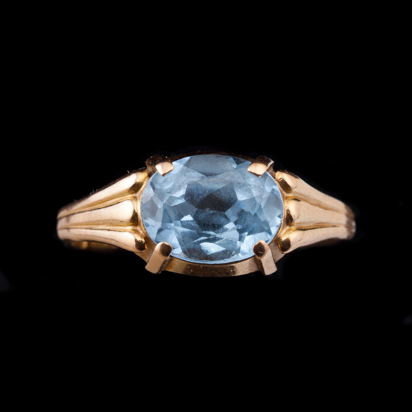 RING, 18k guld med fasettslipad syntetisk blå spinnell. Guldvarufabriken Hugo Olsson Helsingborg 1955. Vikt ca 2 g.