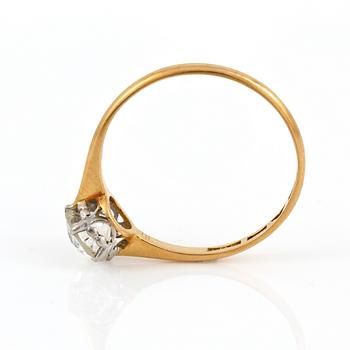 RING, 18K guld med gammalslipad diamant, tot ca 0,80 ct. C G Hallbergs, Stockholm, 1918. Vikt 1,77 g.