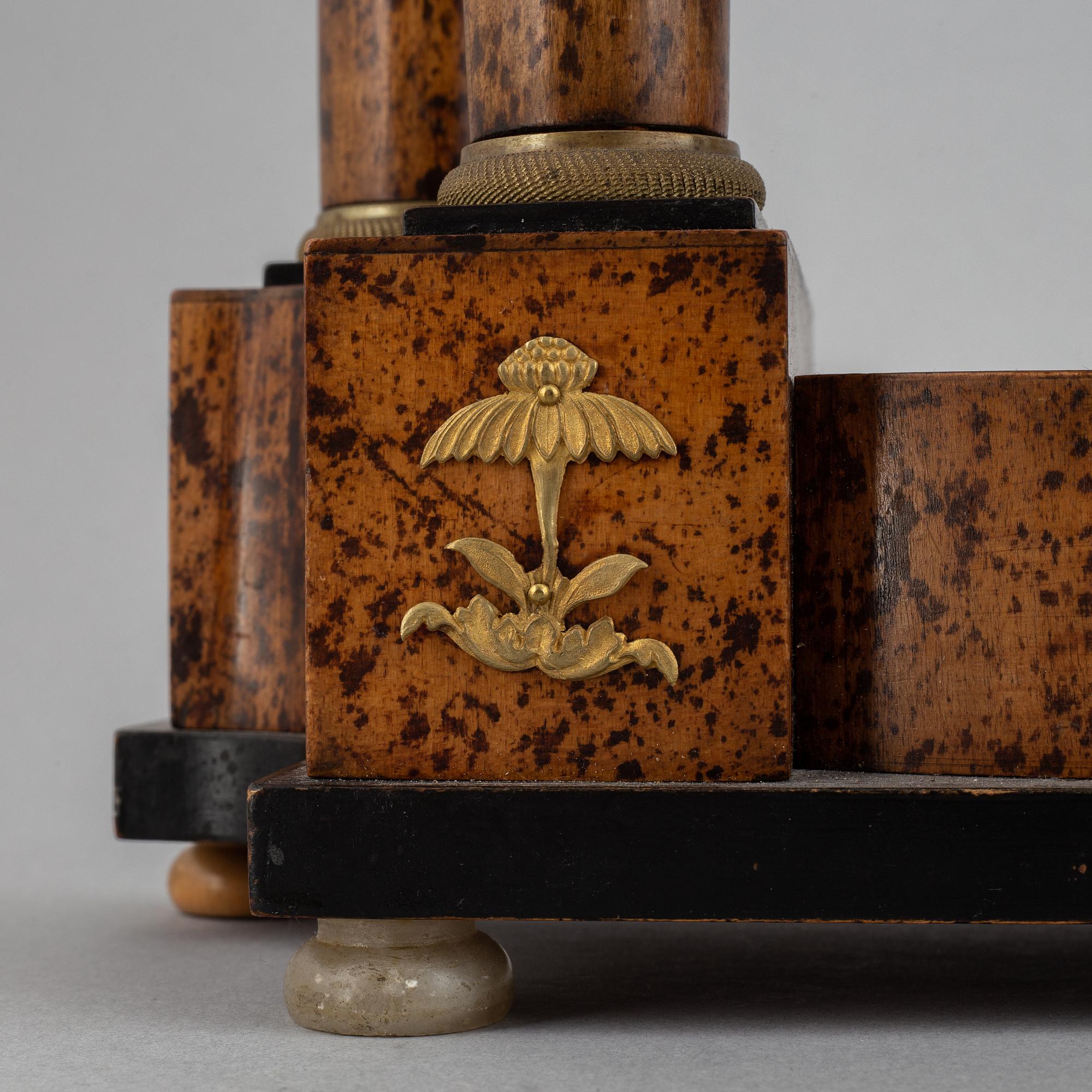A Biedermeier pendulum clock, probably Germany / Austria. First half of the 19th century.