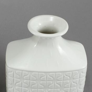 VASER, 3 st, porslin, "Domino", Gunnar Nylund, 1900-talets andra hälft.