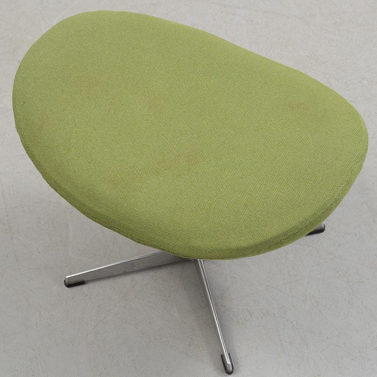 A Arne Jacobsen "Svanen" armchair and stool, second half of the 20th century.