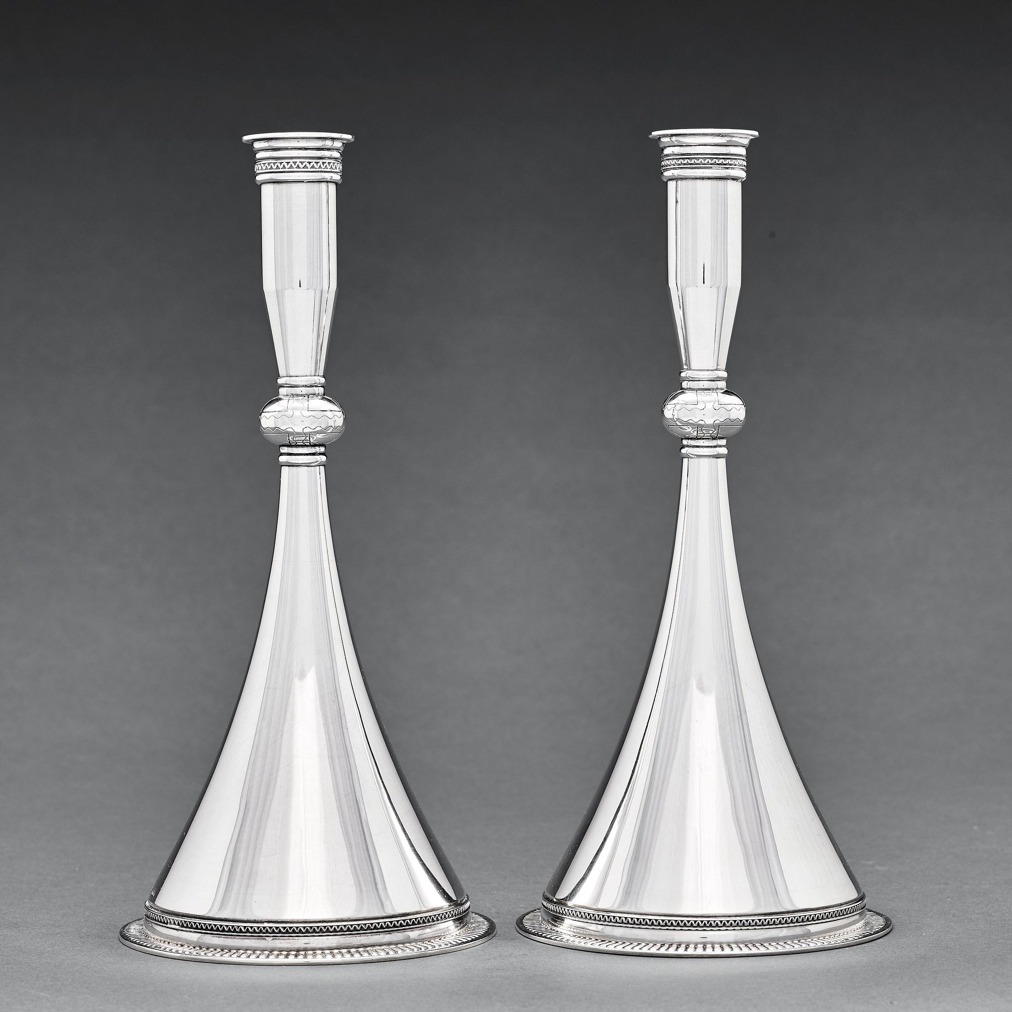 Wiwen Nilsson, ljusstakar, 2 stycken, Lund 1956-57, bysantinska modellen, sterling.