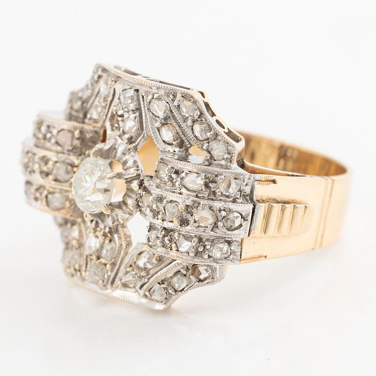 Ring 18K guld och platina med gammalslipad diamant och rosenslipade diamanter.