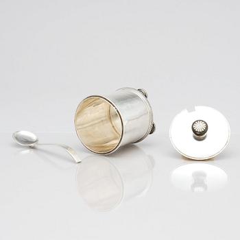 Erik Fleming, burk med lock och sked, Atelier Borgila, Stockholm 1936, sterling silver.