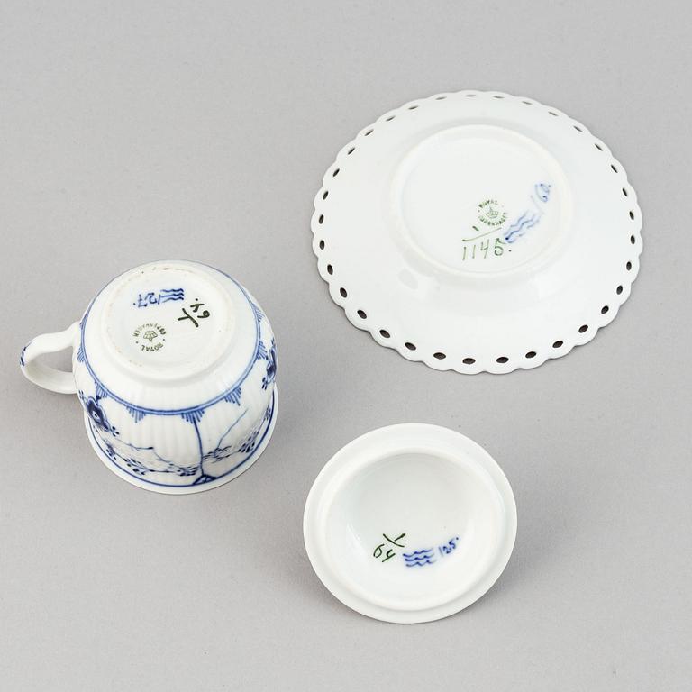 Royal Copenhagen, eleven pieces 'Musselmalet' porcelain, Denmark.