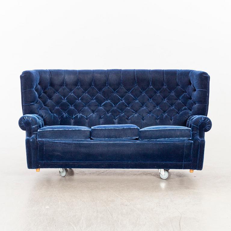 An Wade Upholstry Long Eaton sofa and Armchair, 1970/80:s Enland.