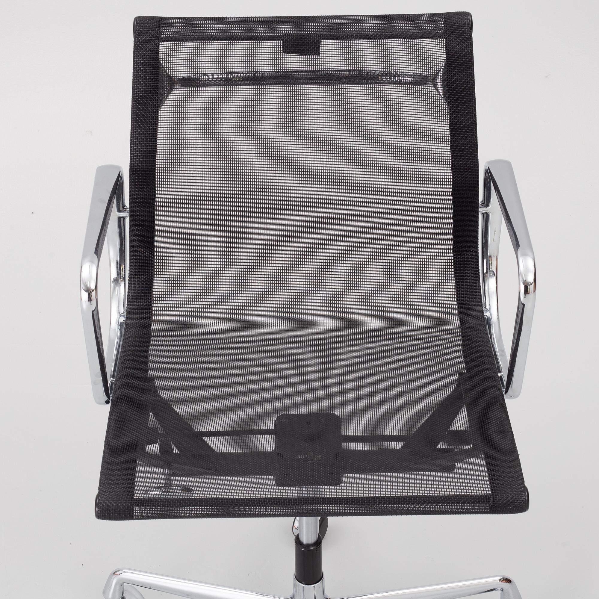 Charles & Ray Eames, Armchair/office chair, EA 108, Vitra.