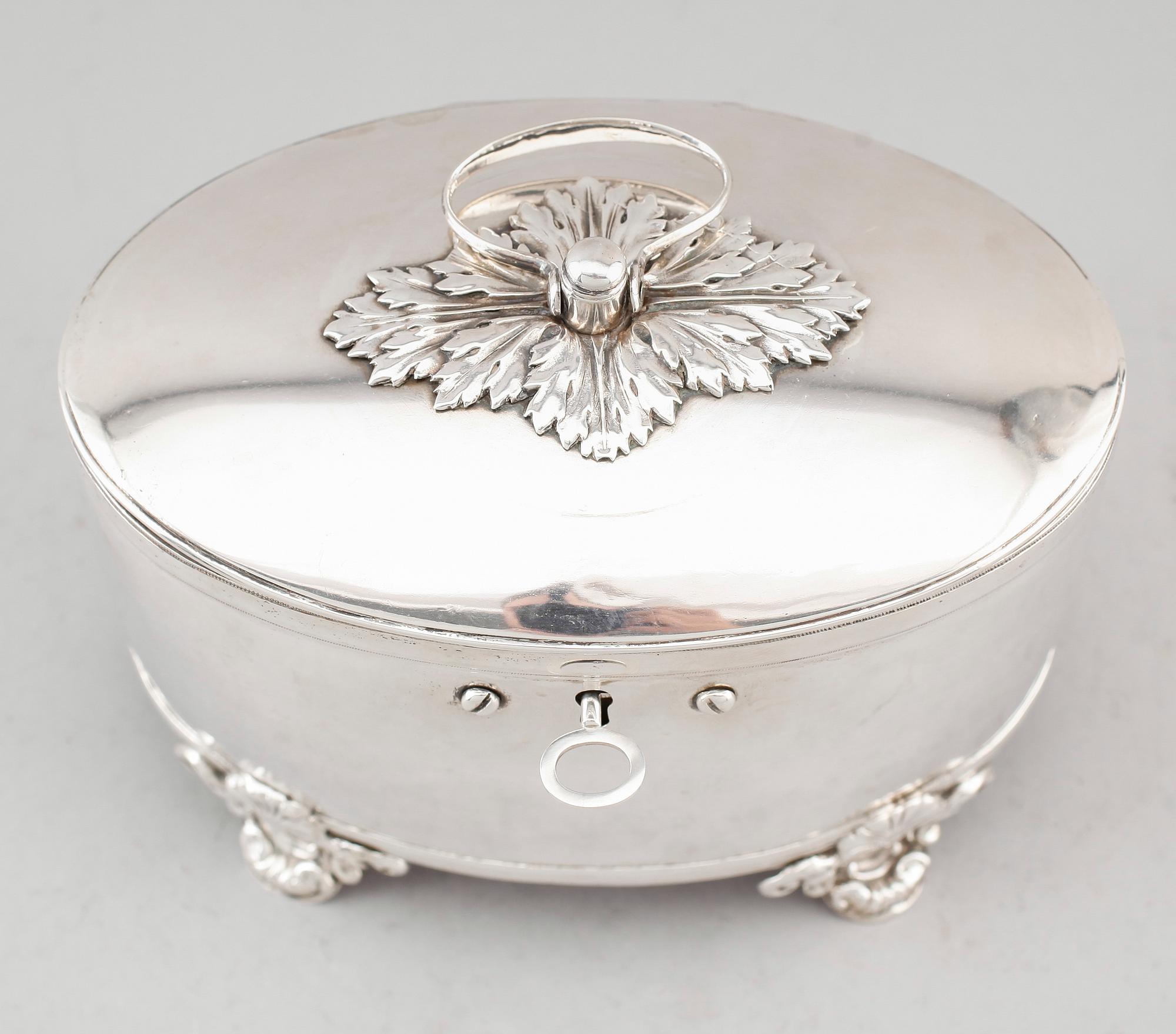SOCKERSKRIN, silver, Åkerman, Stockholm 1820. Vikt ca 544 gram.