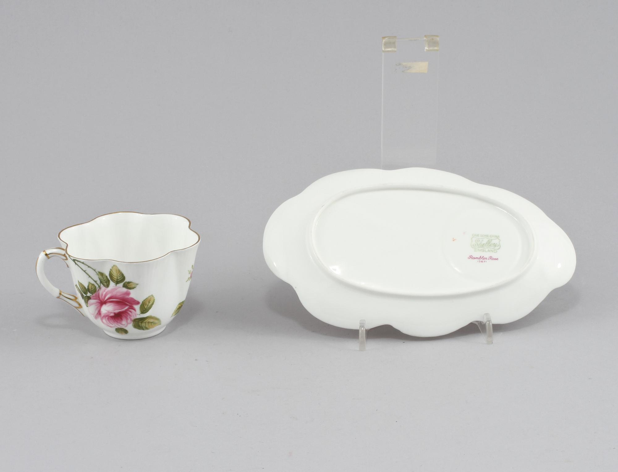 KAFFEKOPPAR med FAT, 11 st, benporslin, Rambler Rose, Shelley, England, omkring 1900-talets mitt.