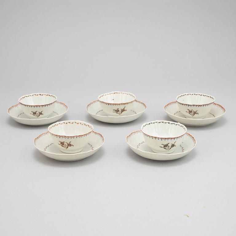 A set of five tea cups with stands, Qing dynasty, Qianlong (1736-95).