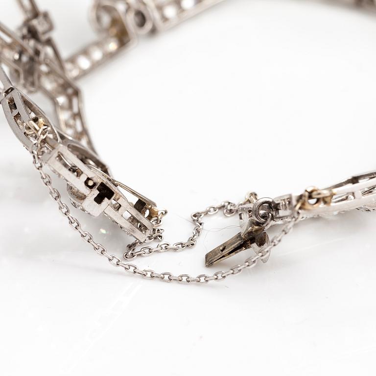 ARMBAND, Art déco, platina, gammalslipade diamanter ca 16.50 ct tot. 1920-30-tal.