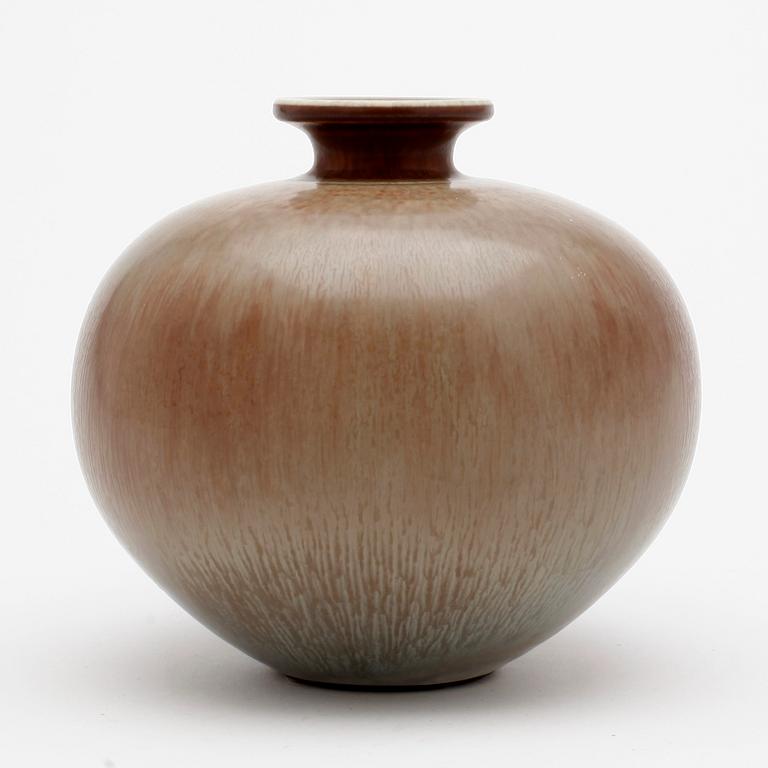 VAS, stengods, Berndt Friberg, Gustavbergs studio, signerad och daterad 1976.