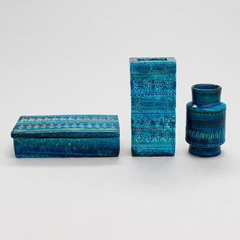 Aldo Londi, a 'Rimini Blu' jewellery box and two vases, Bitossi, Montelupo Fiorentino, Italy late 1950s/early 1960s.