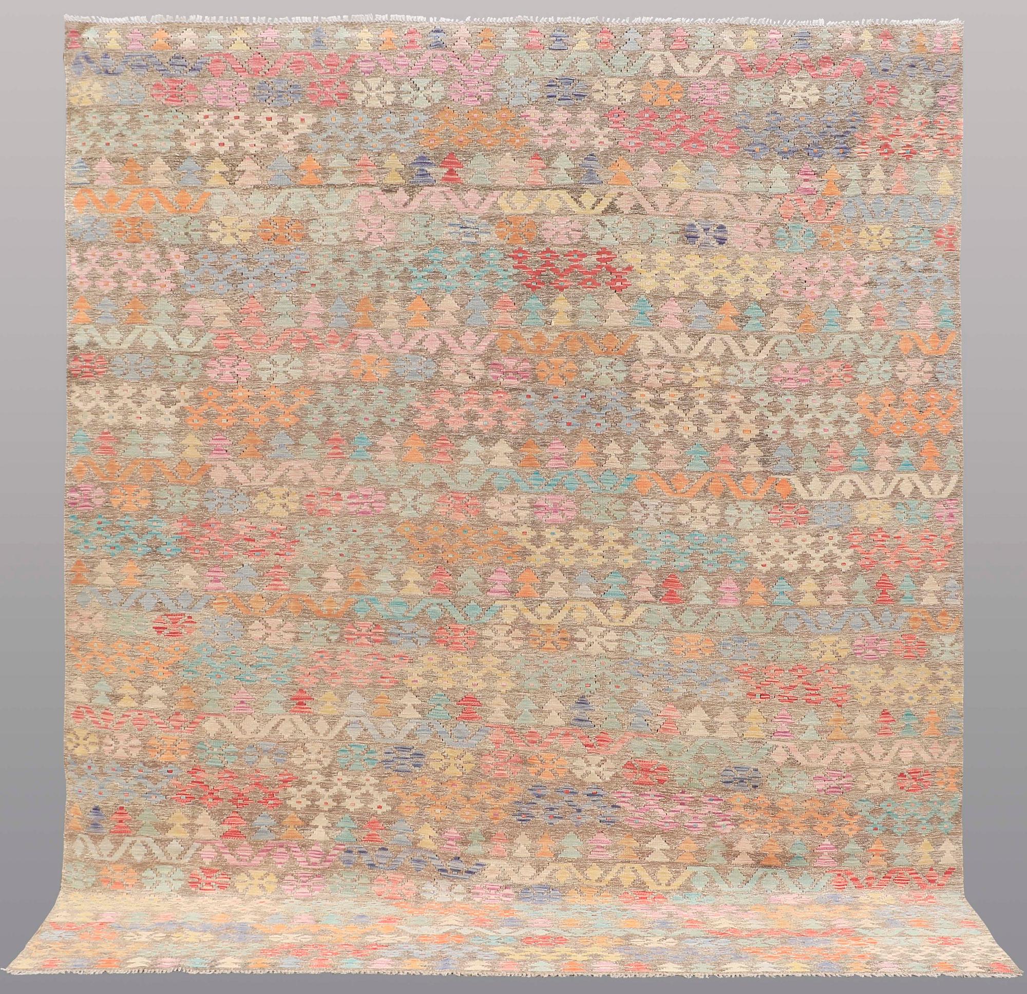 MATTA, Kelim, ca 295 x 258 cm.