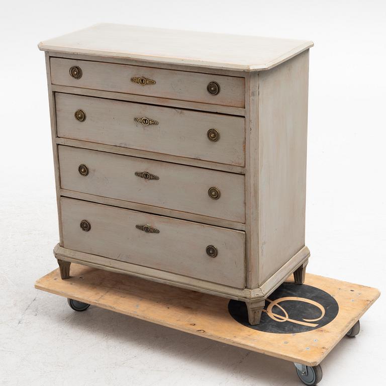 A painted chest of drawers, 19th century.