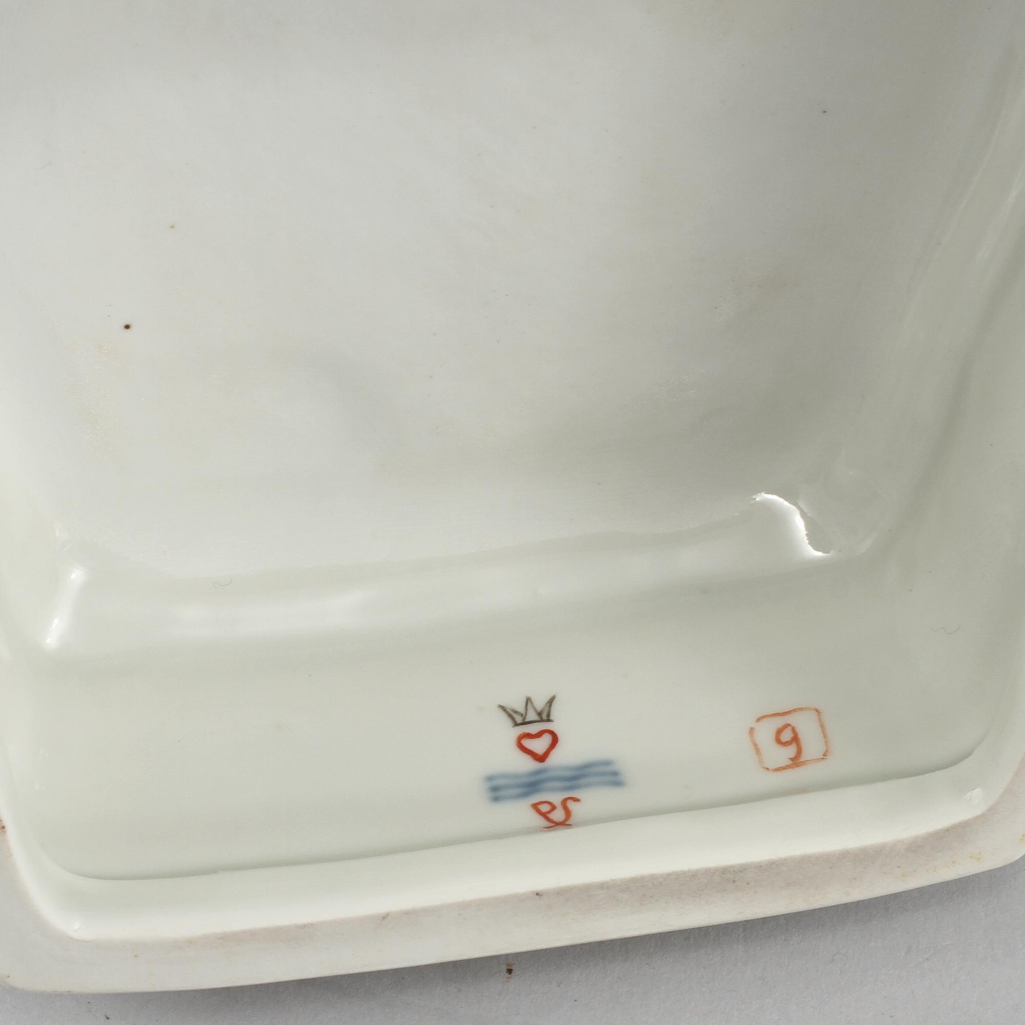 FIGURIN, porslin, Gerhard Henning, Royal Copenhagen, omkring 1900-talets mitt.