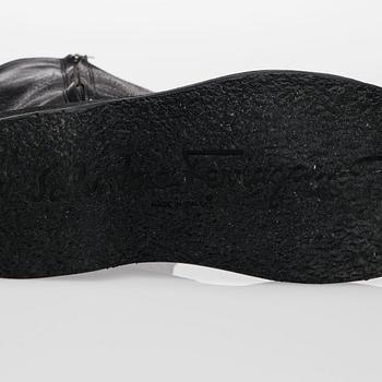 SKOR, Salvatore Ferragamo.