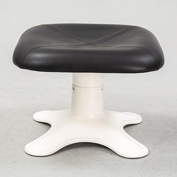 Yrjö Kukkapuro, fåtölj med fotpall, "Karuselli", Avarte, Finland efter 1980.