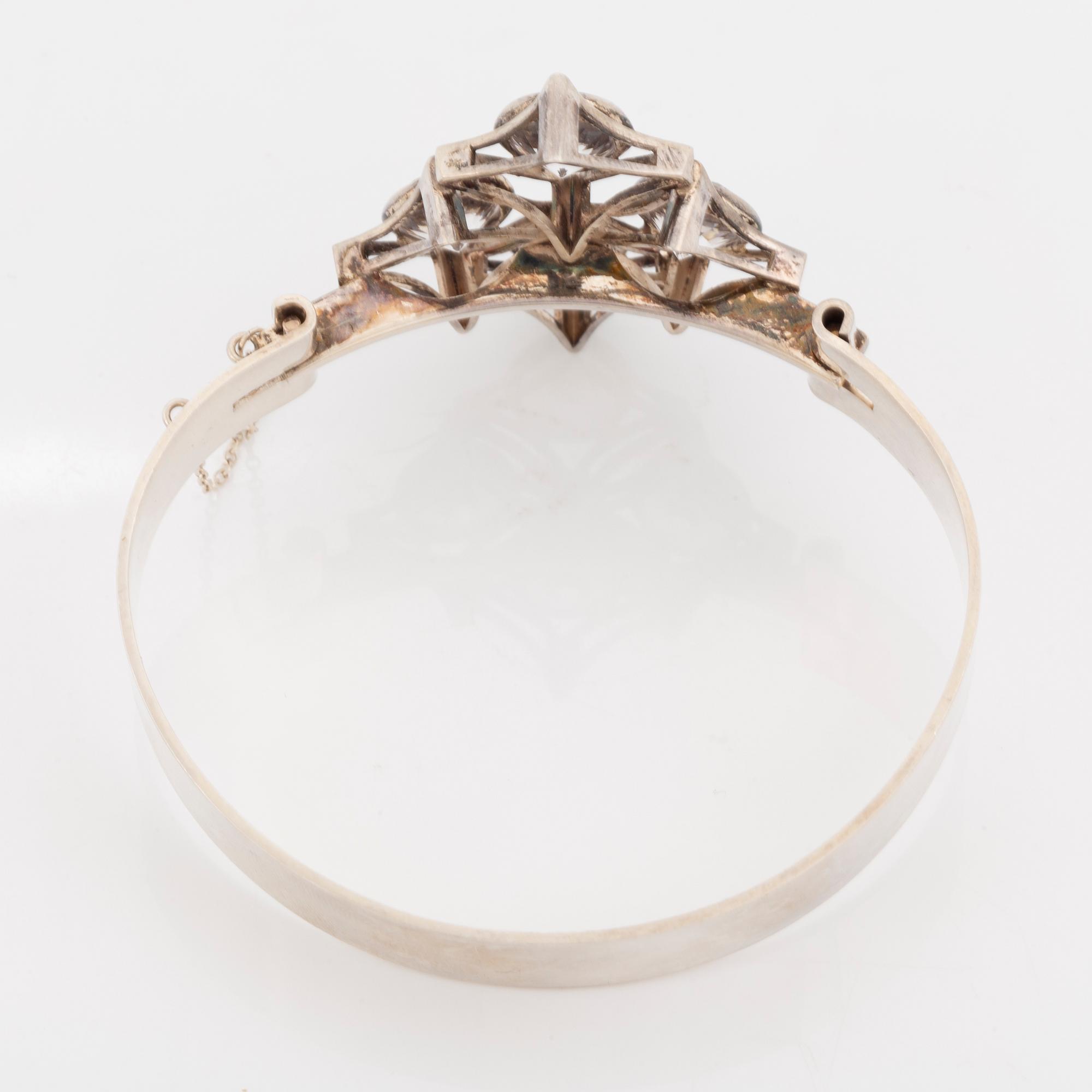 Kultasepät Salovaara, sterling silver bangle and pendant with rock crystal and syntehtic white spinel.
