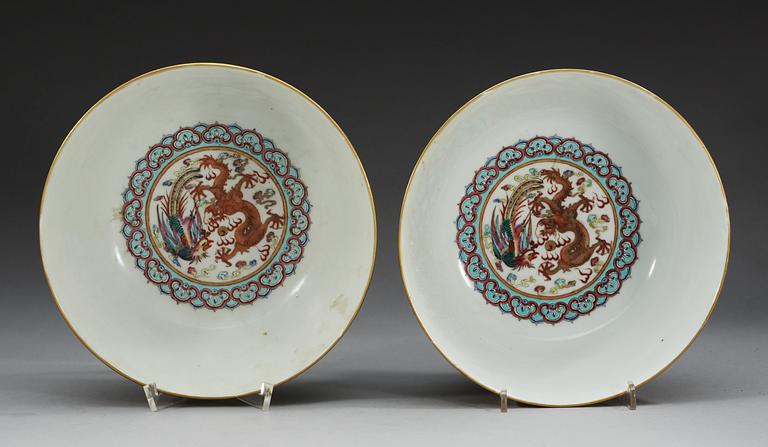A pair of bowls, presumably late Qing dynasty, with Guangxus six character mark.