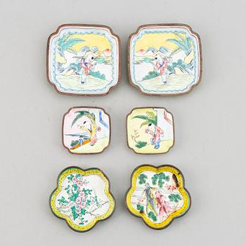 A set of tree chinese boxes with cover, and 6 dishes, enamel on copper, China, early 20th Century.