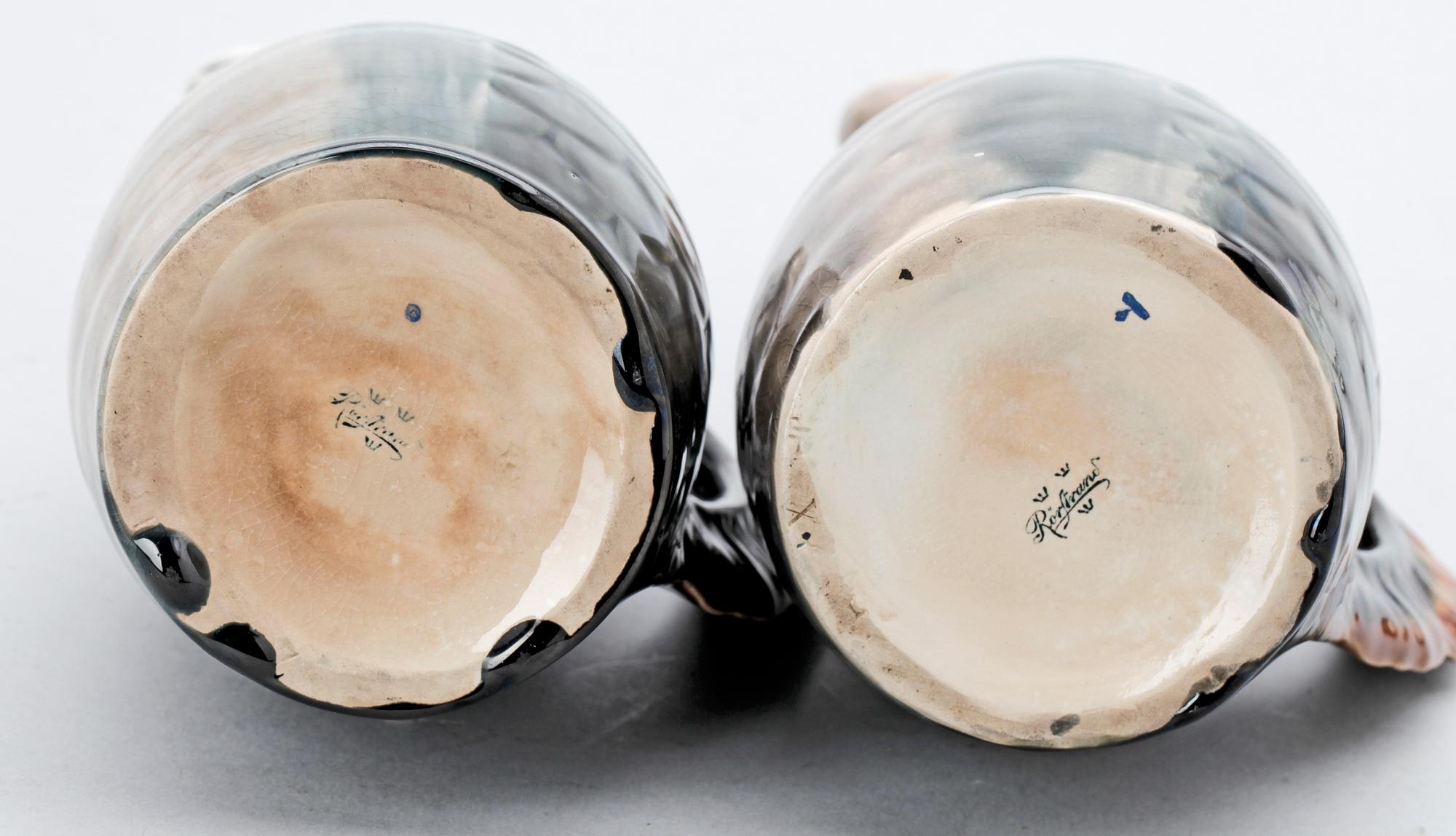 KANNOR, ett par, flintgods, majolika, Rörstrand, omkring 1900.