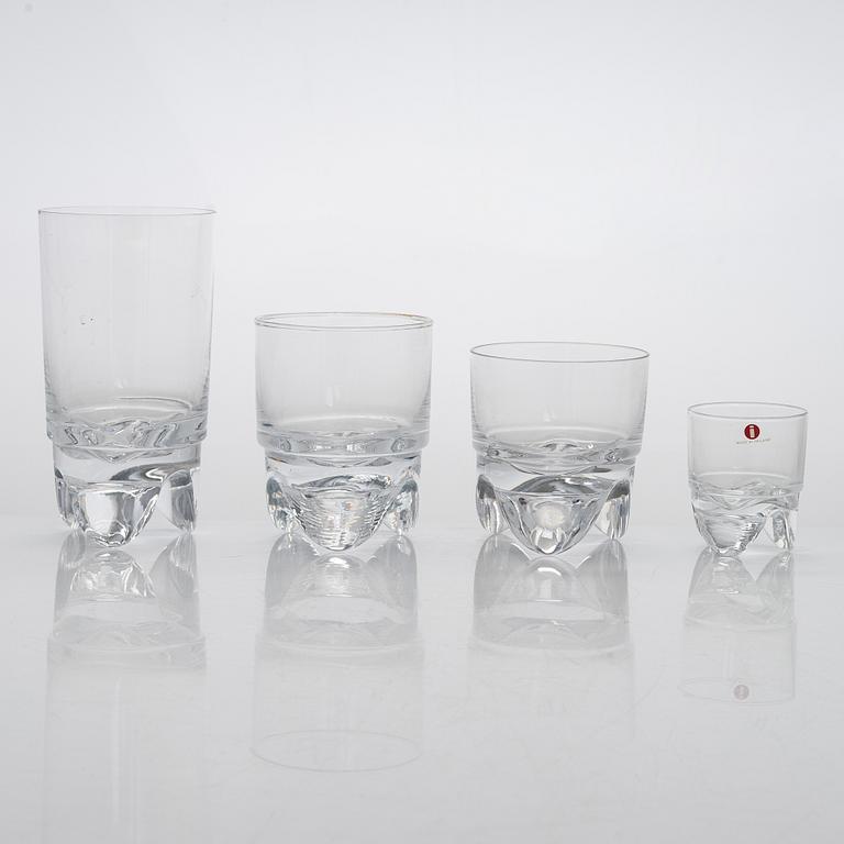 Timo Sarpaneva, juomalaseja, 33 kpl, "Viinahammas" (Kippis) 2399 Iittala. Tuotannossa 1975-1978.