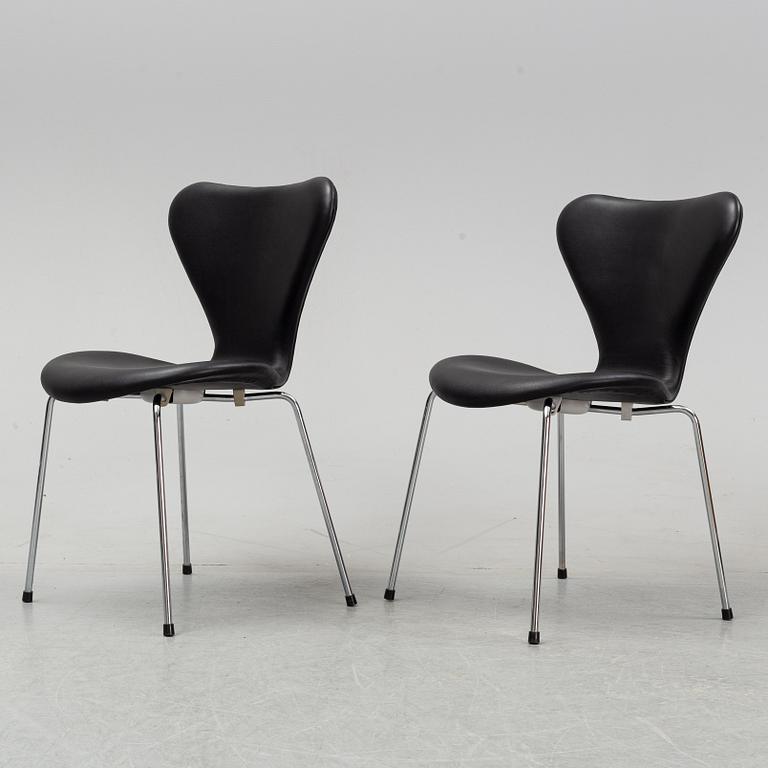 Arne Jacobsen, a set of six "Sjuan" chairs for Fritz Hansen, Denmark.