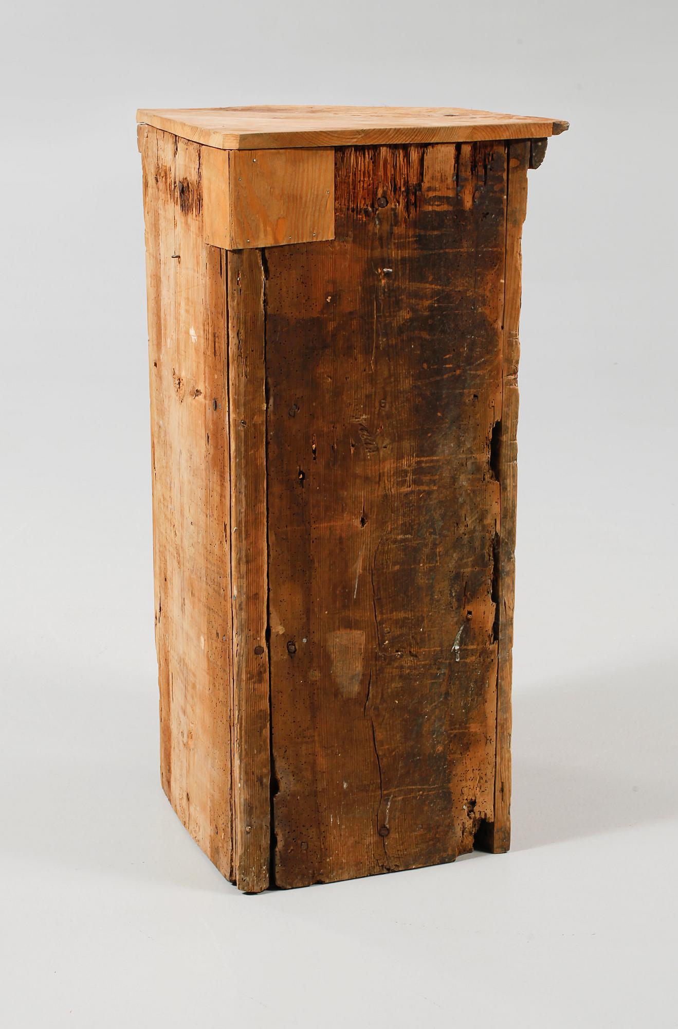 HÖRNSKÅP, 1700-talets andra hälft.