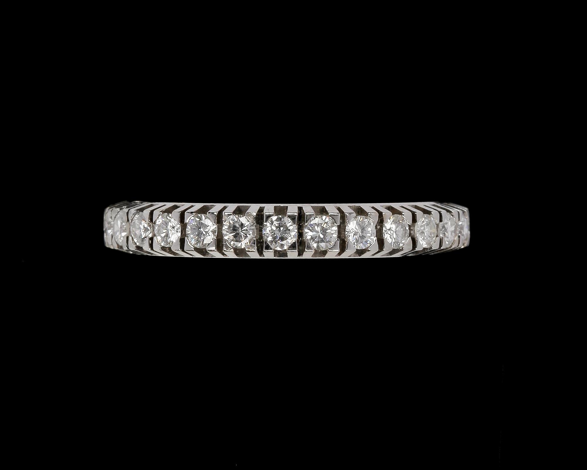 RING, eternityring, brillinánt cut diamonds, tot. app. 1 cts app G/VS.