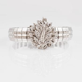 ARMBAND, 18K vitguld med åttkantslipade diamanter. Vikt 47,7 gram.