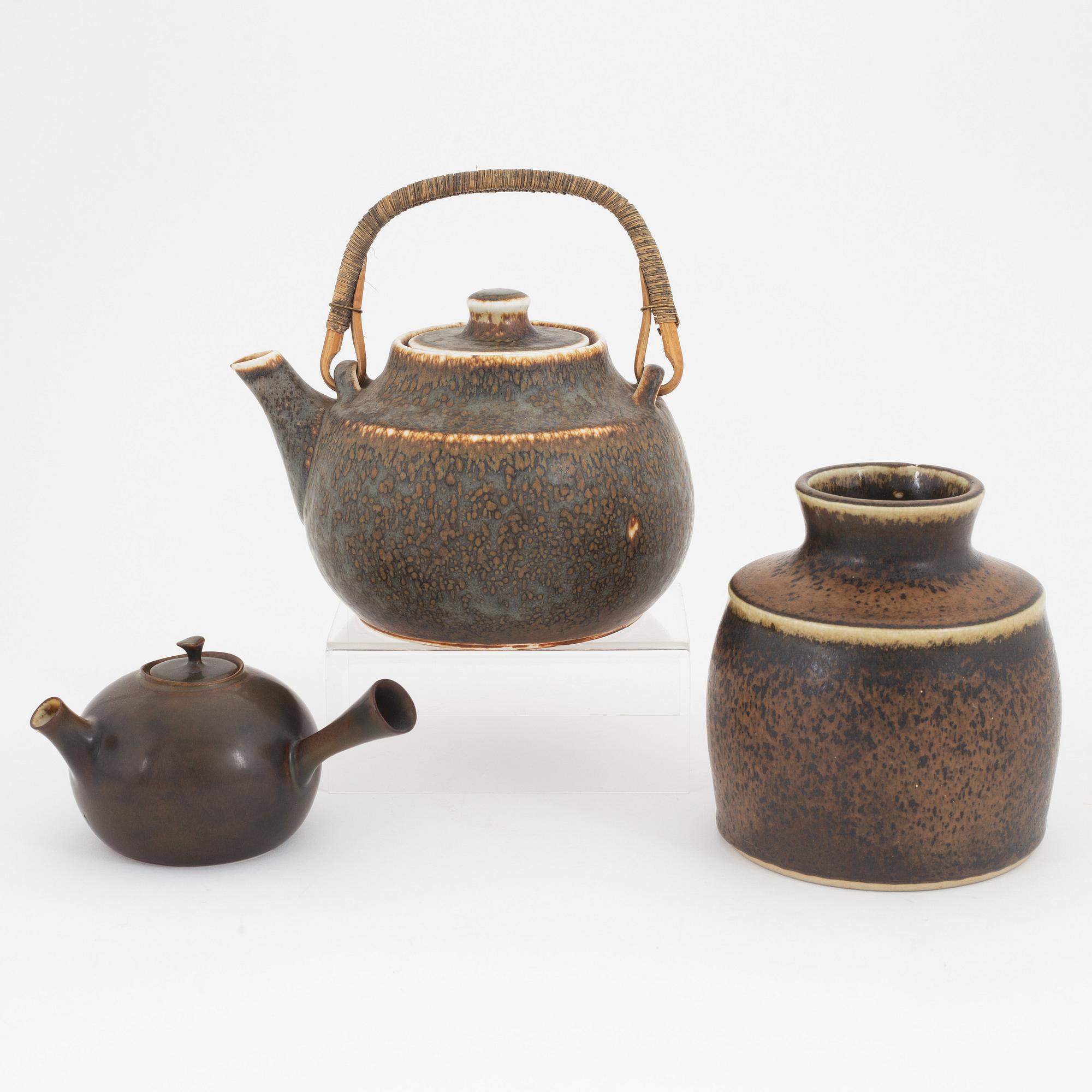 Carl-Harry Stålhane, two stoneware teapots and a bowl, Rörstrand.