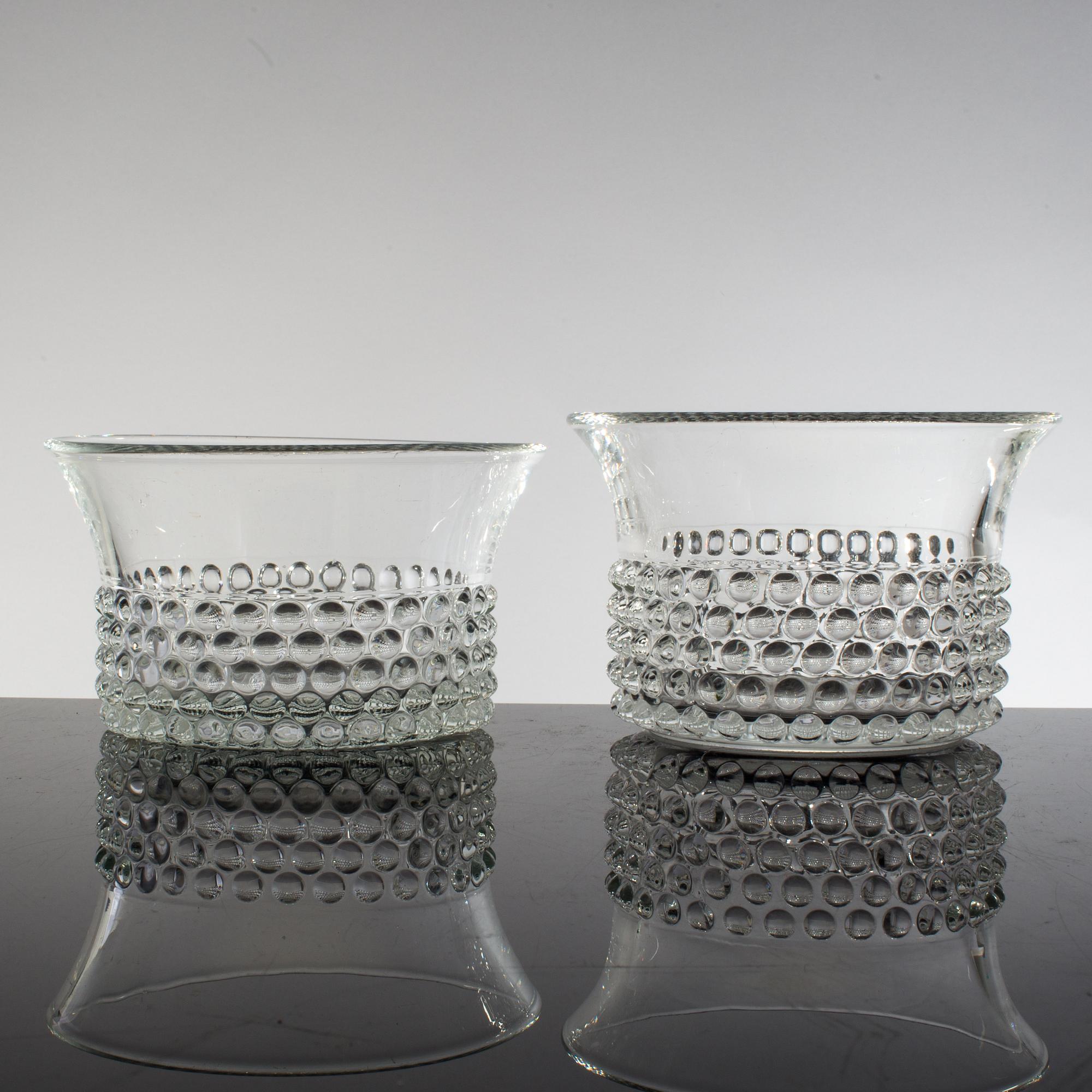 SKÅLAR 3 st och assietter 8 st, glas, "Krokus", Saara Hopea och "Kastehelmi", Oiva Toikka, Nuutajärvi och Iittala.