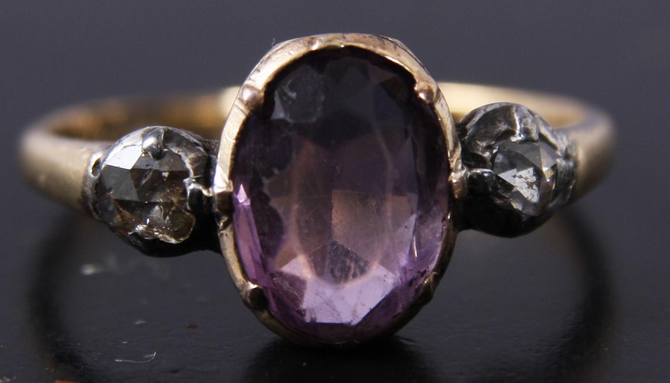 RING, guld 18 K m ametist o rosenstenar, 1920-tal.
