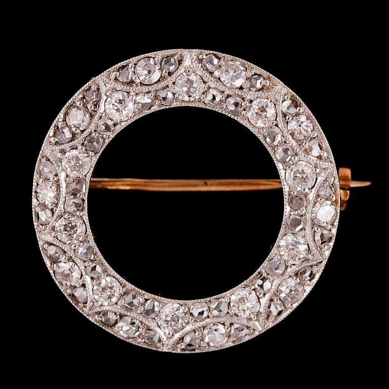 BROSCH, 14 k guld, möjligen Ryssland, med briljanter totalt ca 1.0 ct.