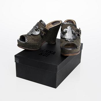 SKOR, Anna Sui.