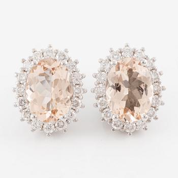 Örhängen med morganiter och briljantslipade diamanter.