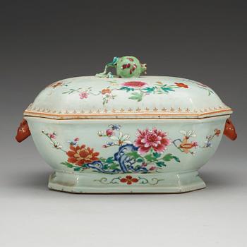 A famille rose tureen with cover, Qing dynasty, Qianlong (1736-95).