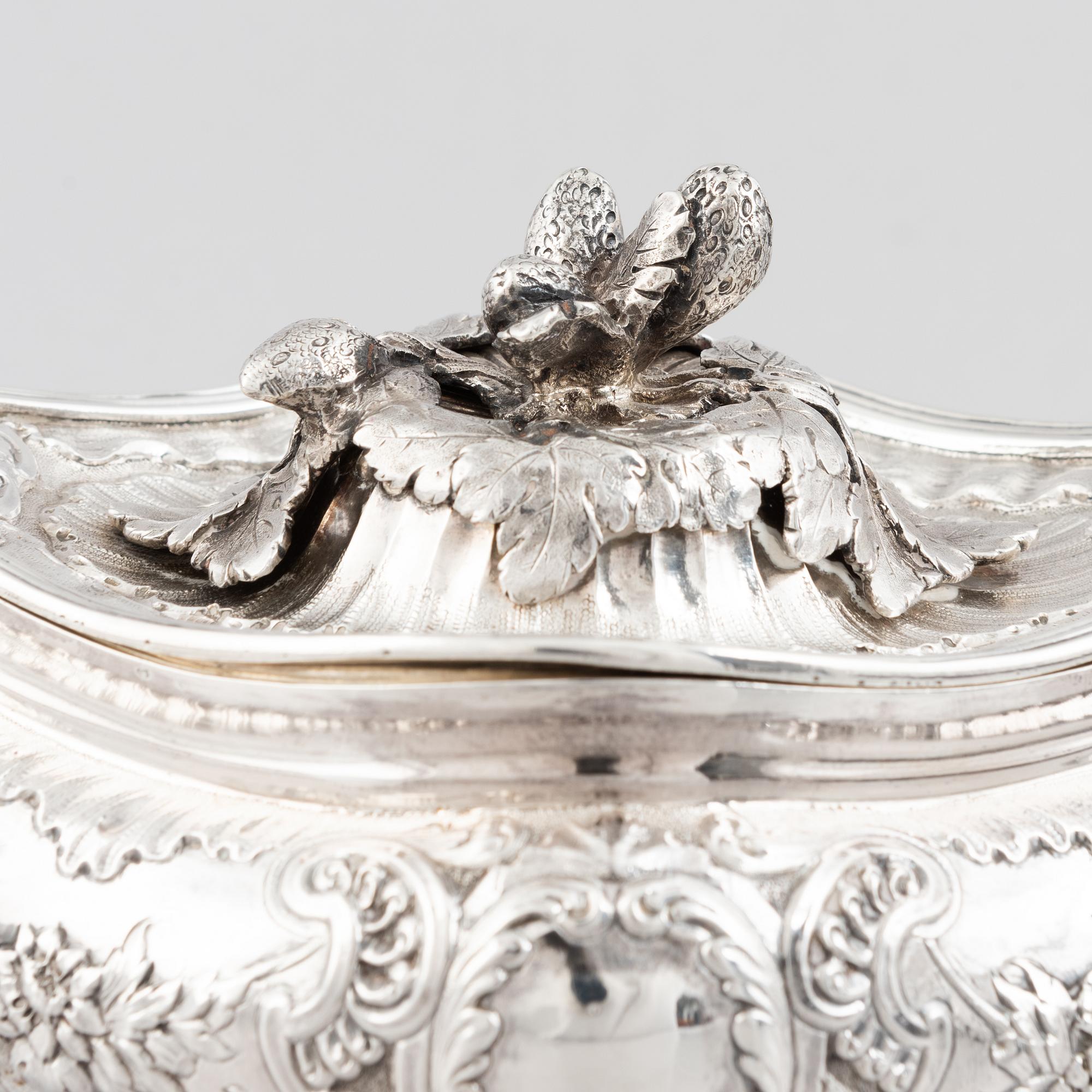 A French 19th century box with lid, 'Historismus' silver, pseudo marks.