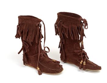 622. A pair of brown suede boots by Gucci.