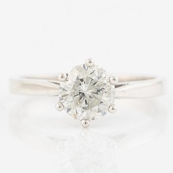 Ring 18K vitguld med en rund briljantslipad diamant.