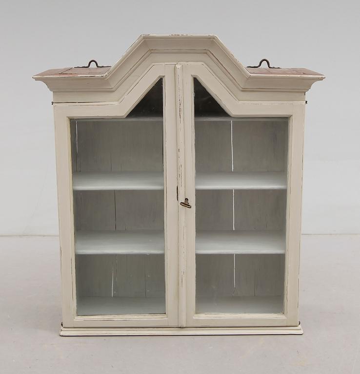 HÄNGSKÅP, allmoge, 1800-talets första hälft.