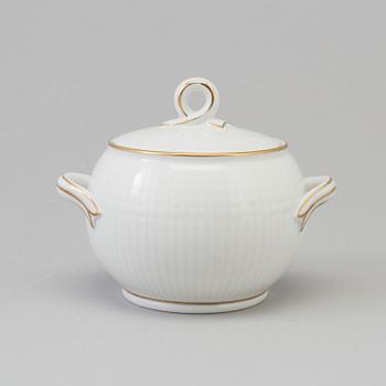 LOUISE ADELBORG, kaffeservis, 44 delar, "Swedish Grace", med guldkant, Rörstrand.