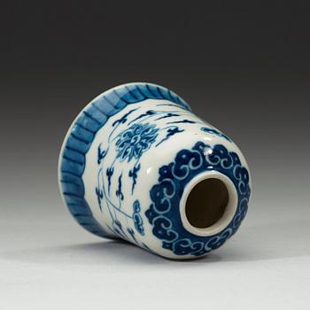 A blue and white brush washer, Qing dynasty 19th century. With Qianlong six characters mark.