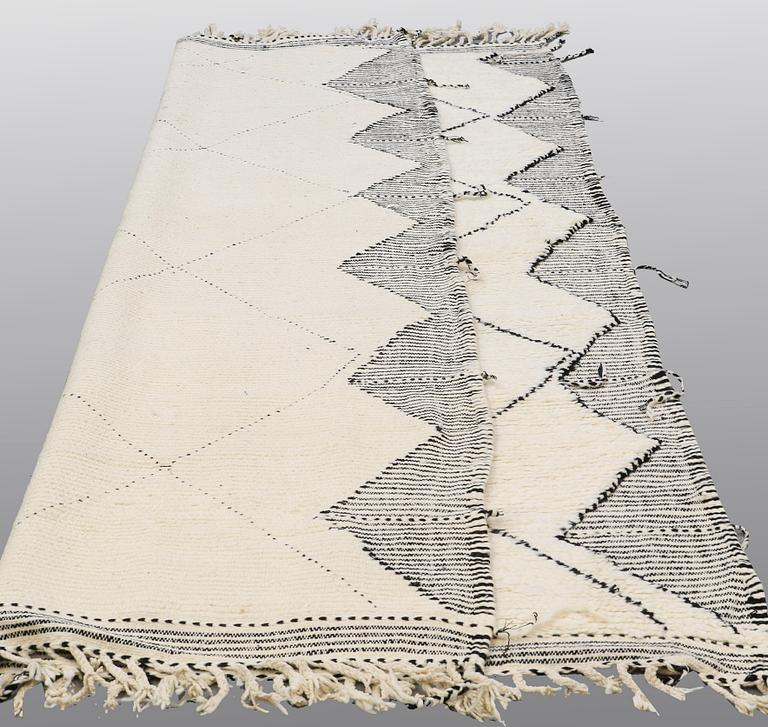 A CARPET, MOROCCO CA 305 X 211 CM.