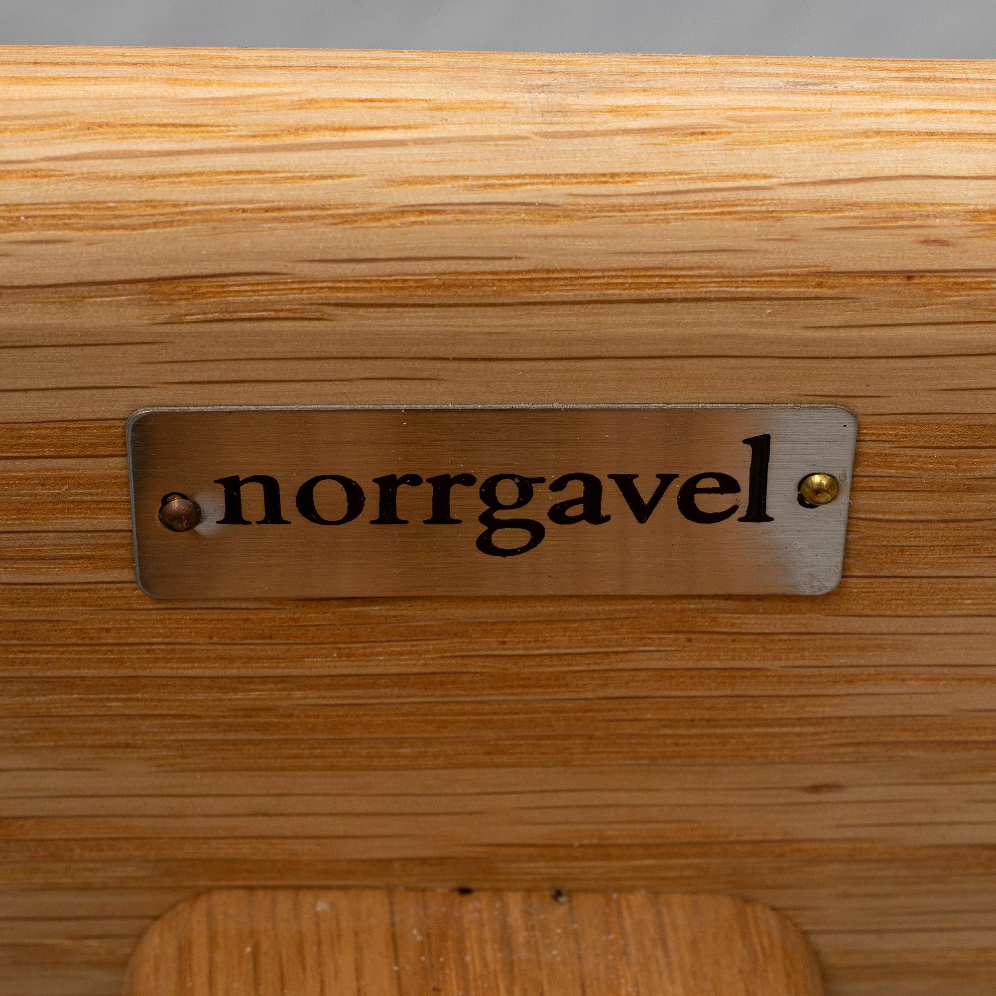 An oak dining table by Norrgavel.