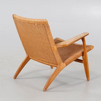 A mid 20th century easy chair by Hans J. Wegner, "CH-25".