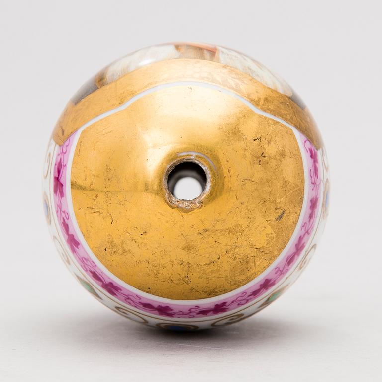 PÄÄSIÄISMUNA, posliinia. Venäjä, 1800-luku.