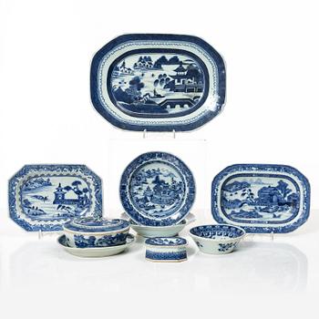 A set of eight pieces of Chinese export porcelain, Qing dynasty, China, 18th/19th century.