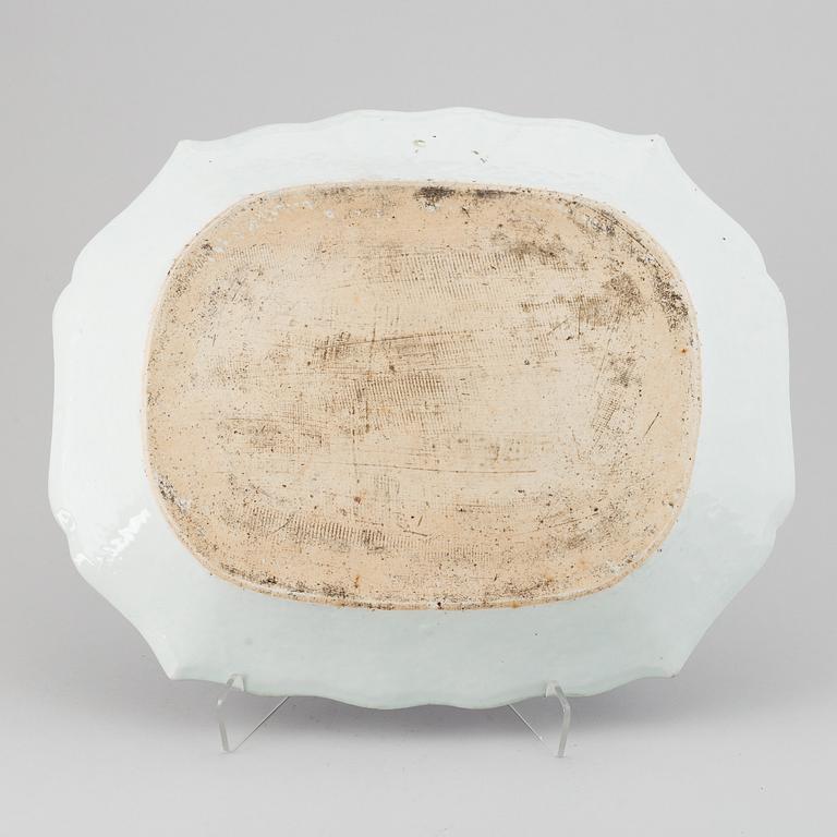 A large blue and white serving dish, Qing dynasty, Qianlong (1736-95).